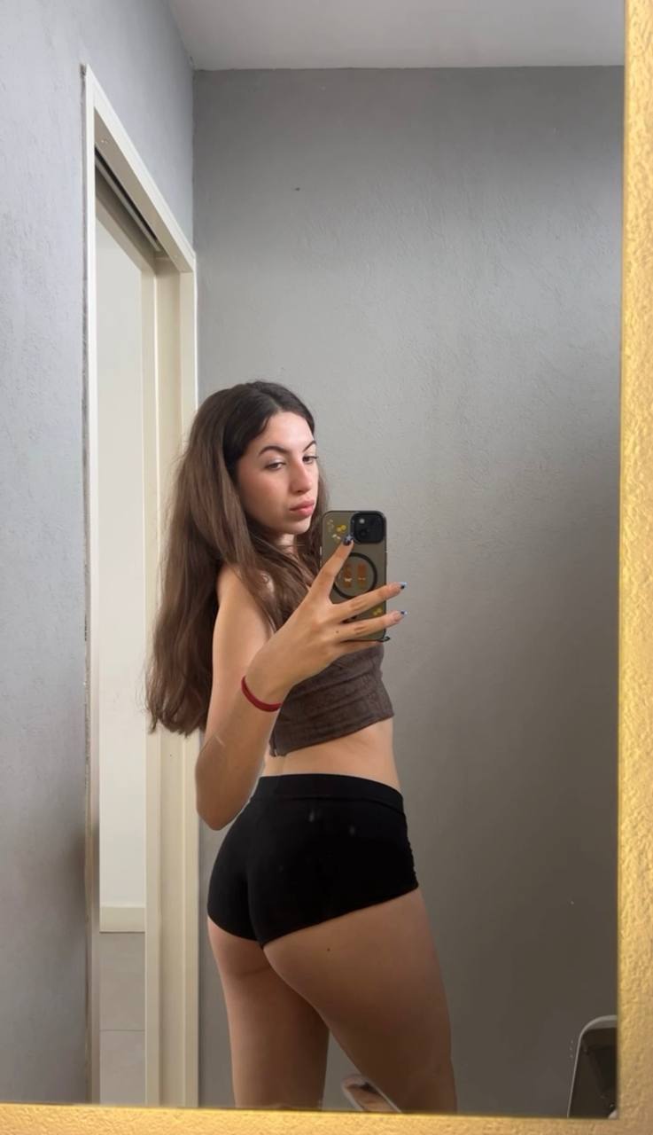 Amber in her underwear in Columbo