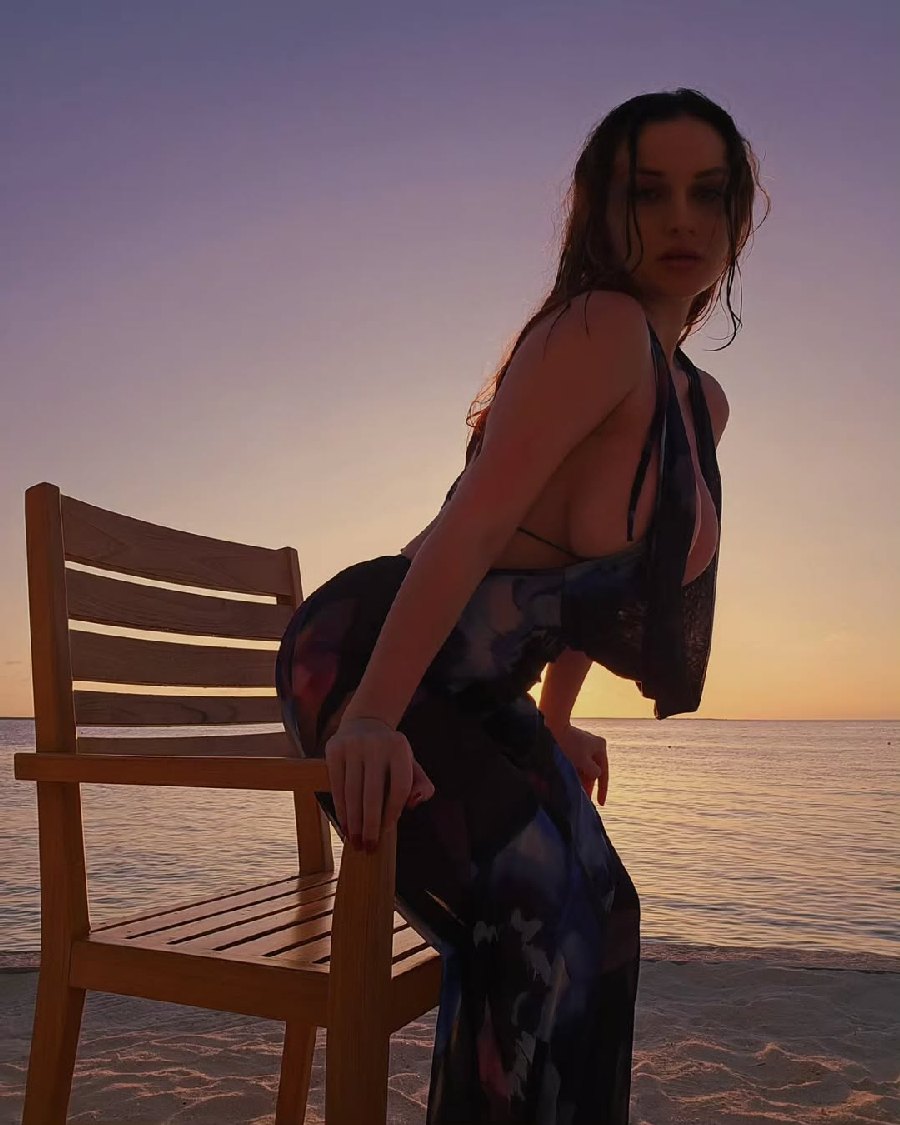 Sexy girl Miranda Faith nude in Columbo