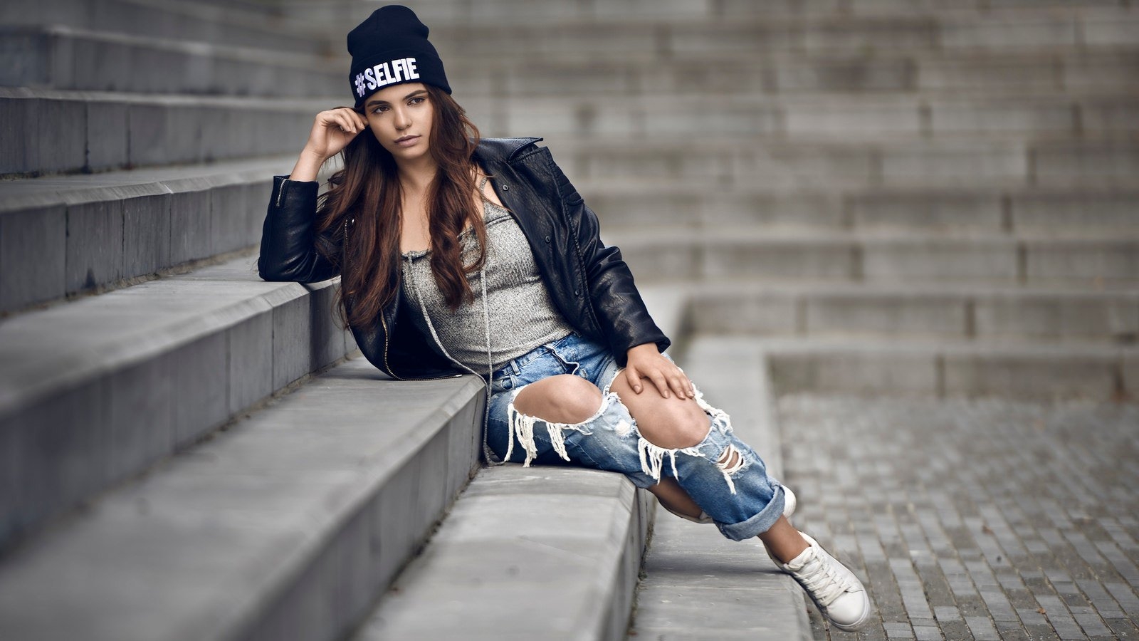 Sassy girls in Columbo