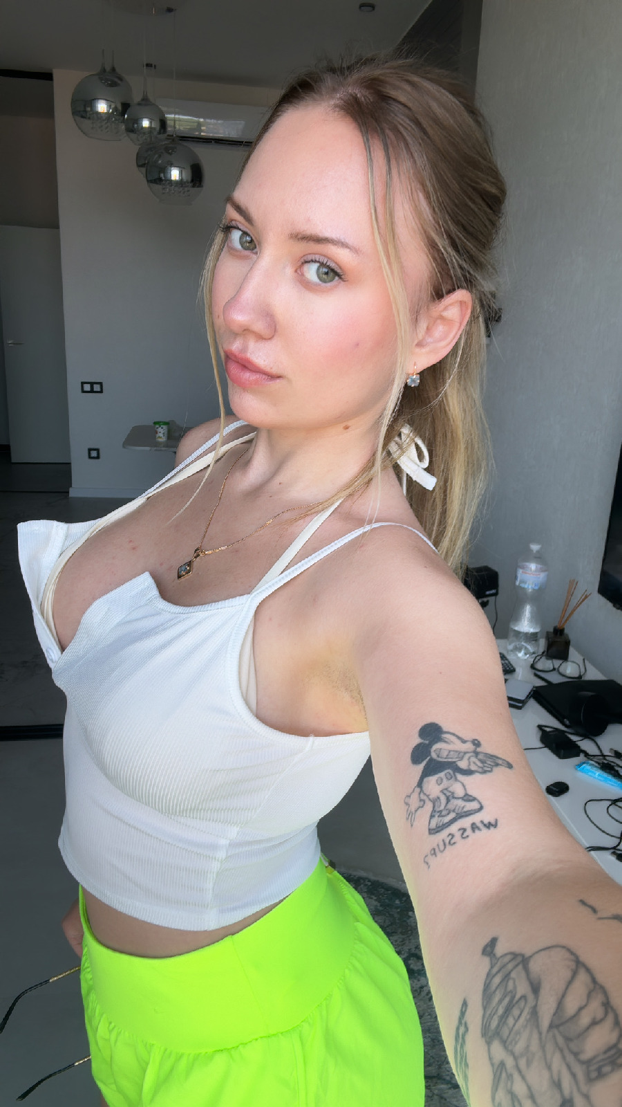 KateV in her underwear in Columbo