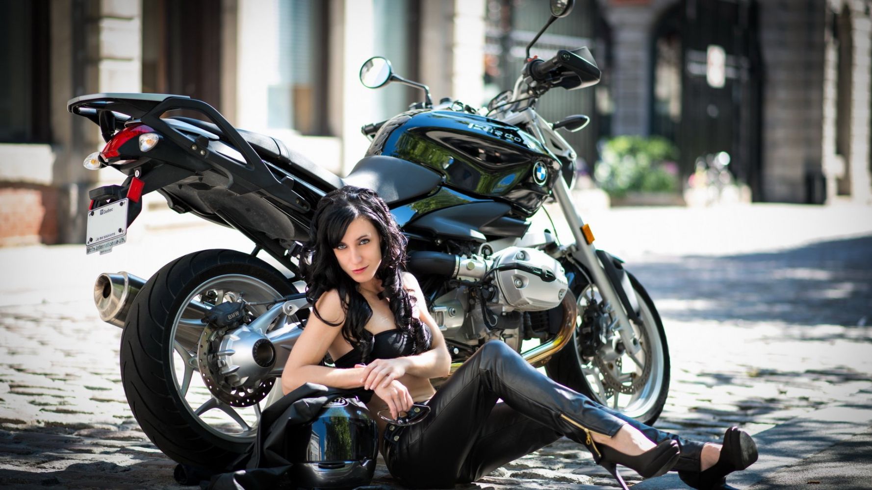 European women on bikes in Columbo