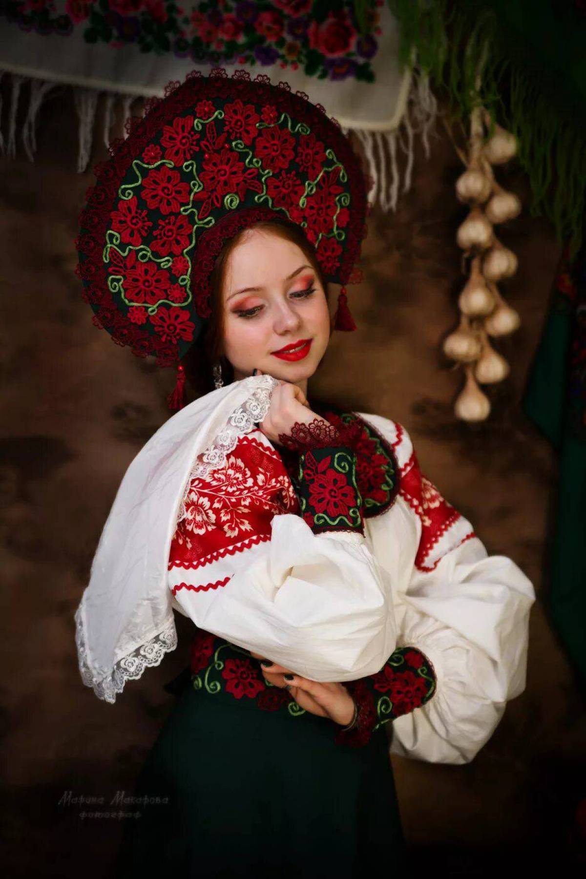 Women in Slavic costumes underwear in Columbo