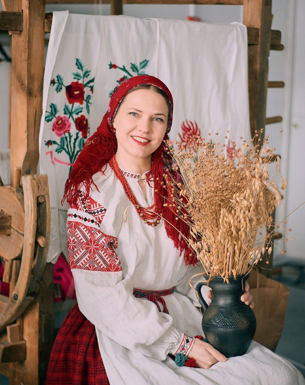 Women in Slavic costumes in Columbo