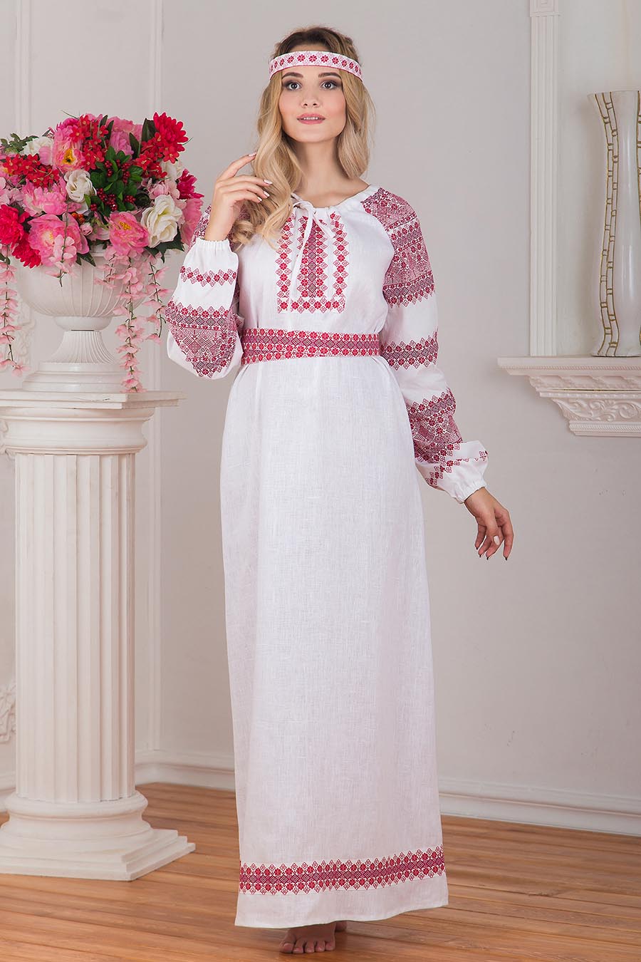 Women in Slavic costumes in Columbo